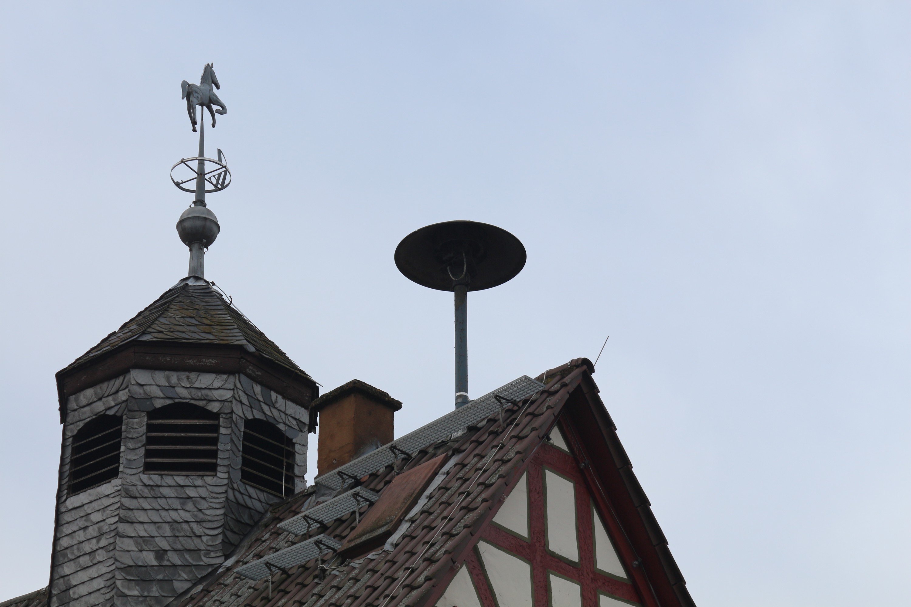 Sirene auf dem alten Rathaus